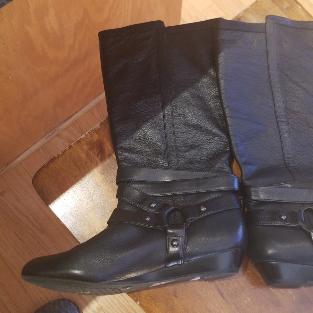 Women's Black boots